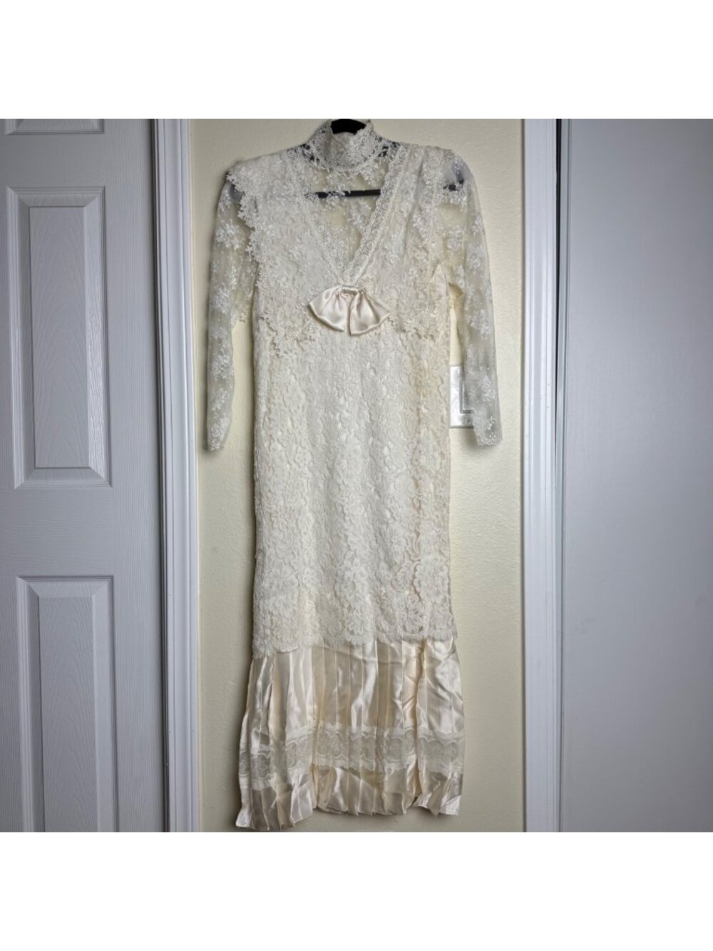 VTG Jessica McClintock Lace 100% Silk Long-Sleeve High Collar Wedding Dress Sz 6